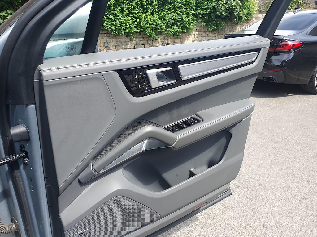 Porsche Cayenne - Image 58