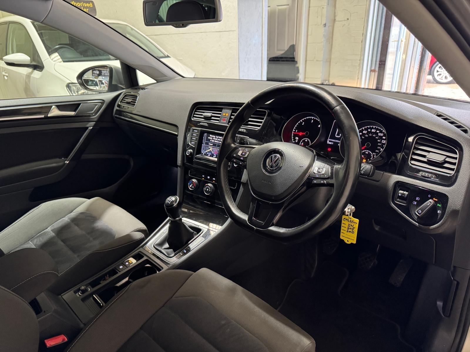 Volkswagen Golf - Image 16