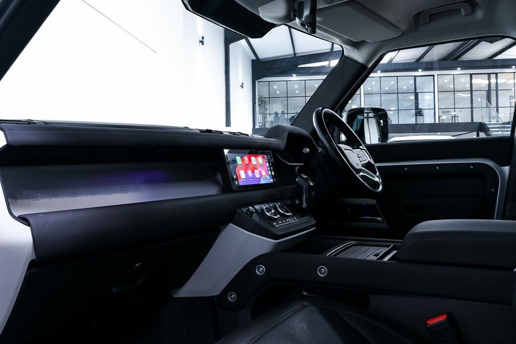 Land Rover Defender 110 - Image 13