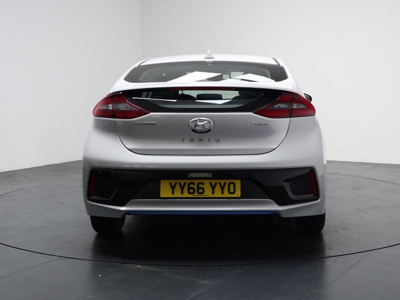 Hyundai Ioniq - Image 11