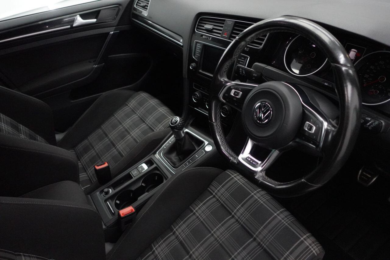 Volkswagen Golf - Image 10