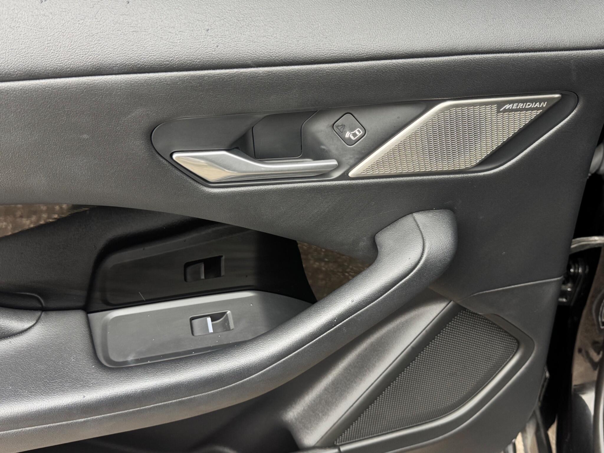 Jaguar I-Pace - Image 34