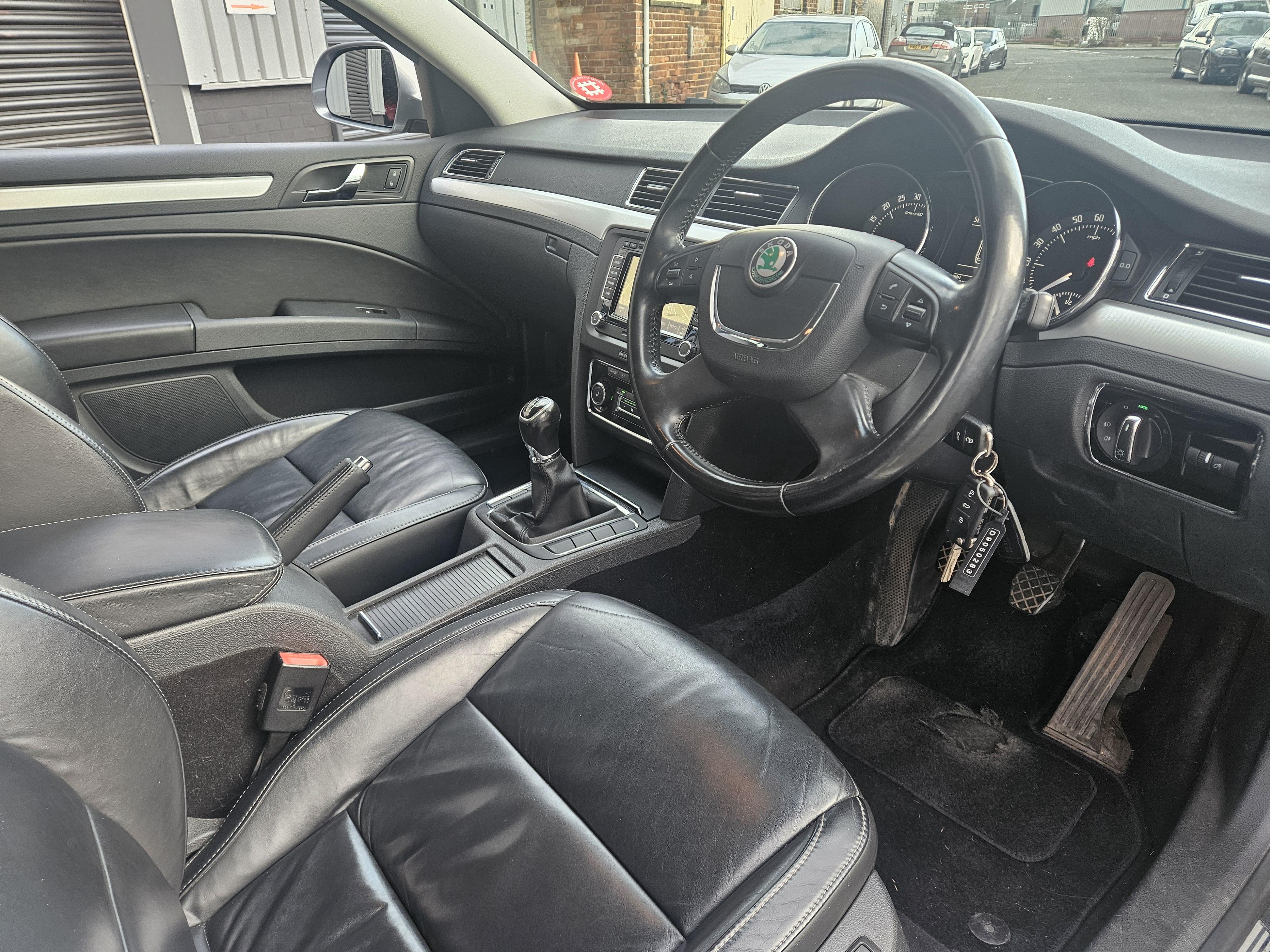 Skoda Superb - Image 25