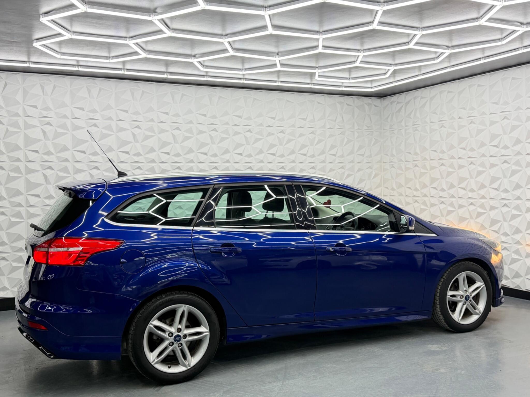 Ford Focus - Image 11