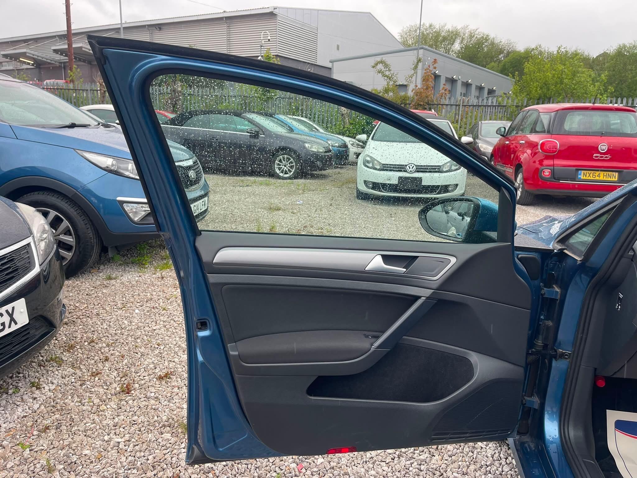 Volkswagen Golf - Image 11