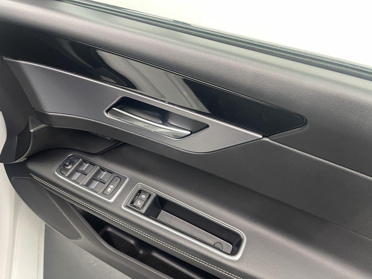 Jaguar XF - Image 18