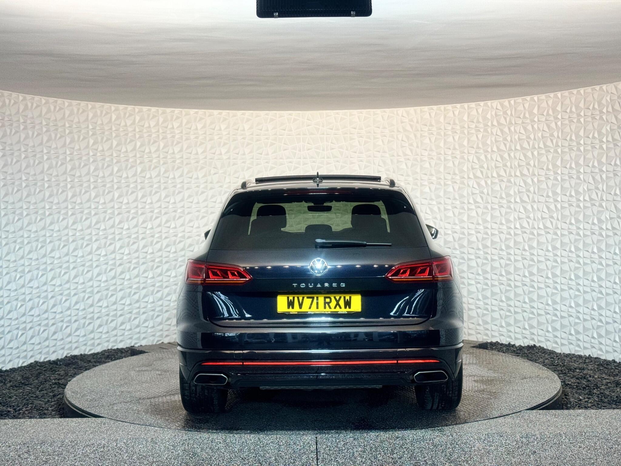 Volkswagen Touareg - Image 12
