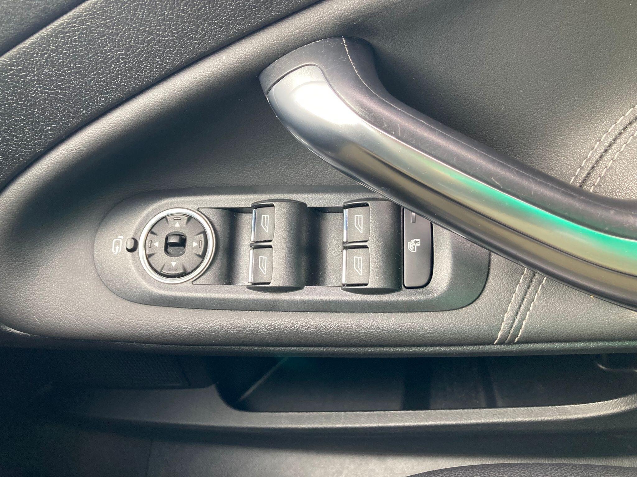 Ford Mondeo - Image 11