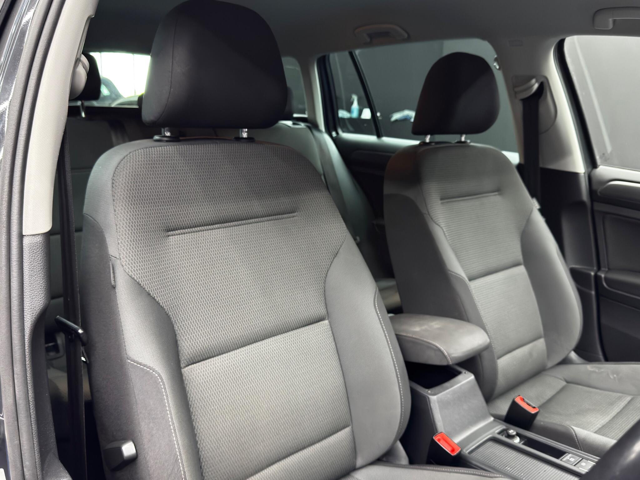 Volkswagen Golf - Image 12