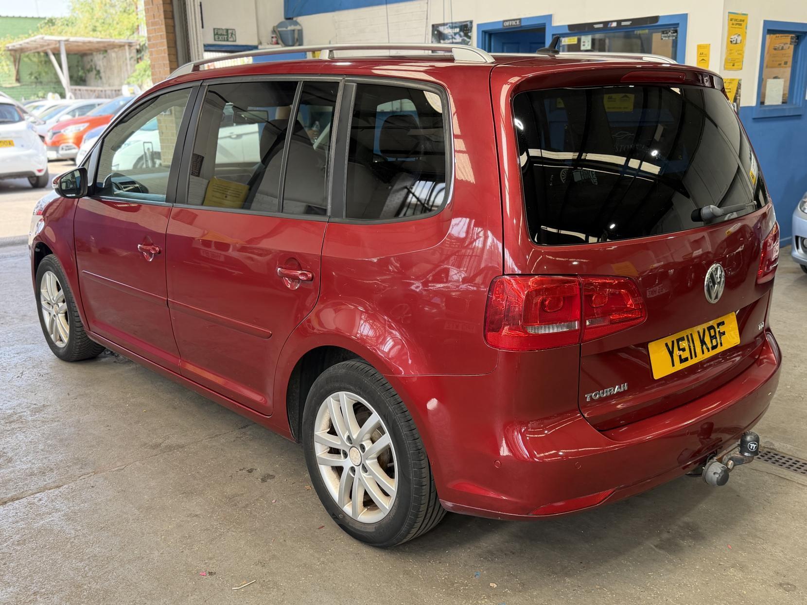 Volkswagen Touran - Image 5