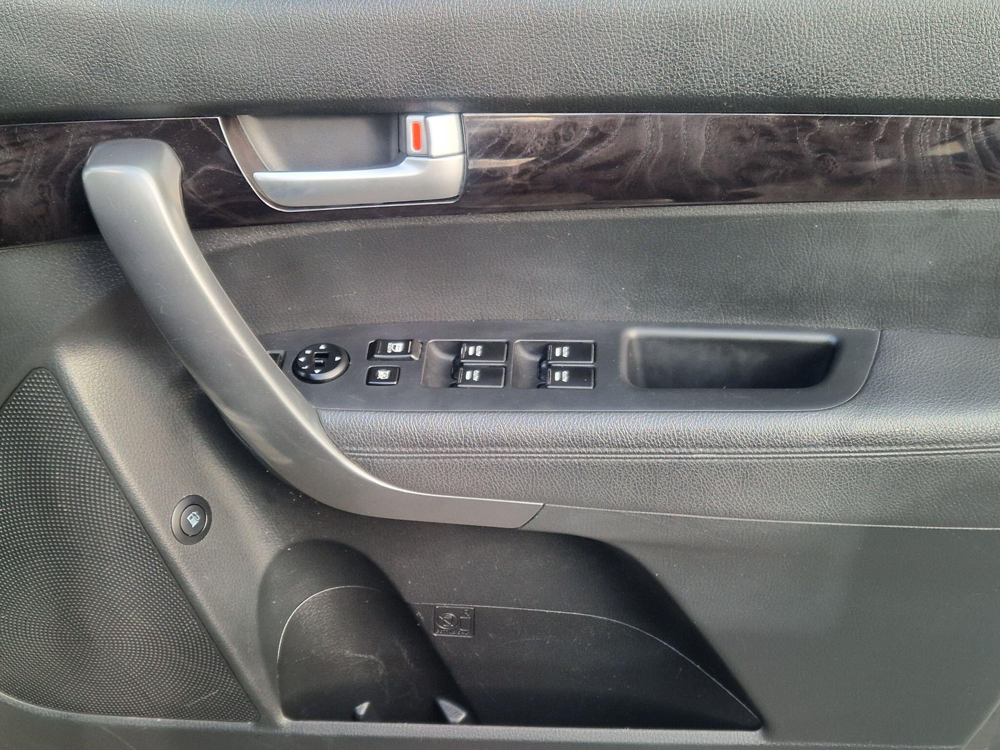 Kia Sorento - Image 31