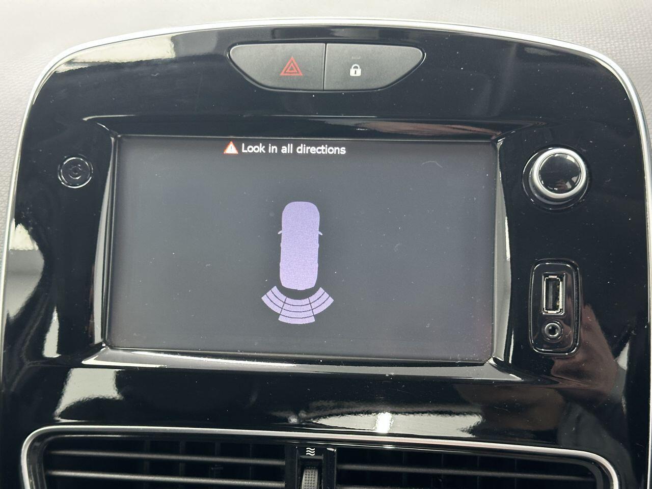 Renault Clio - Image 31