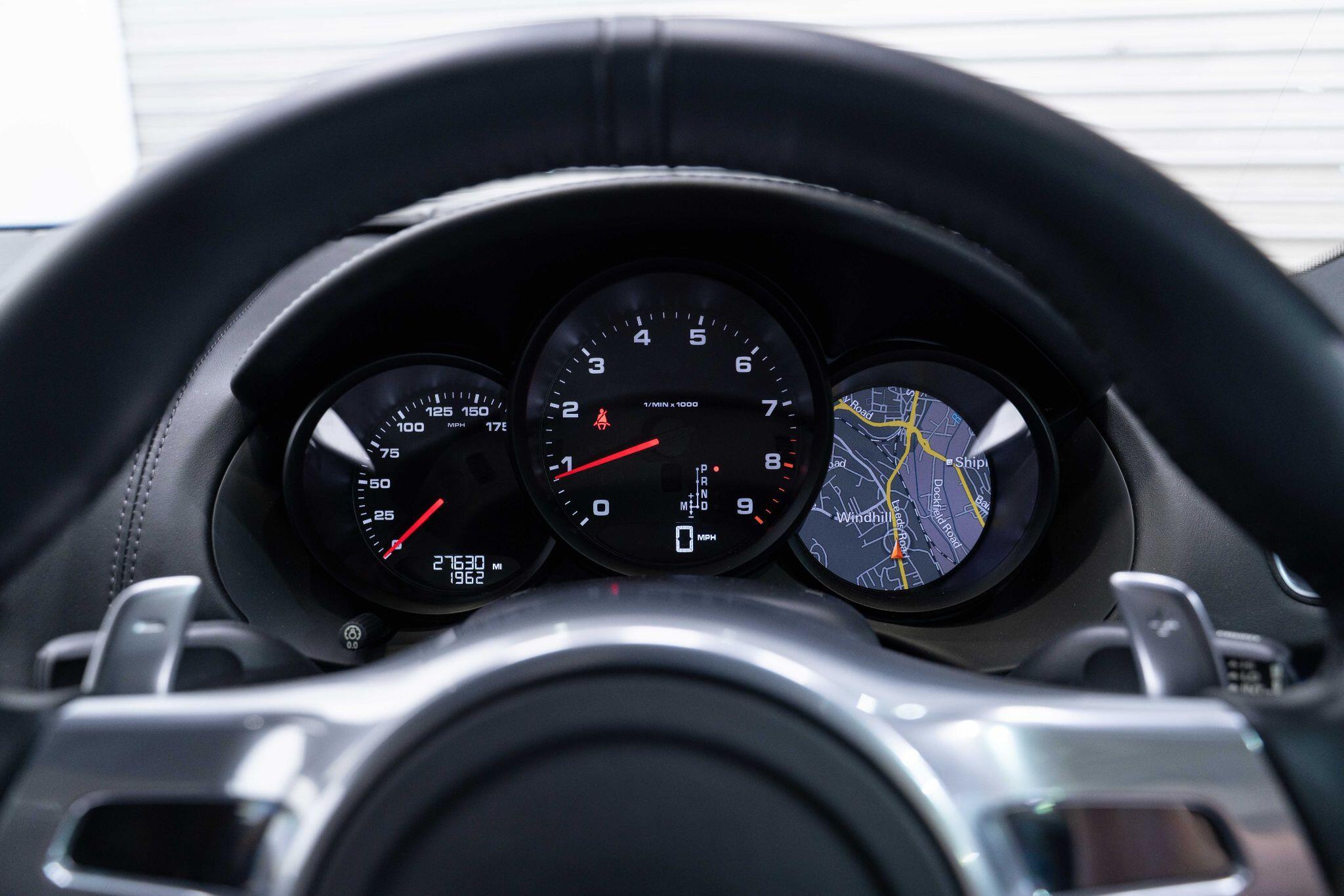 Porsche Cayman - Image 27