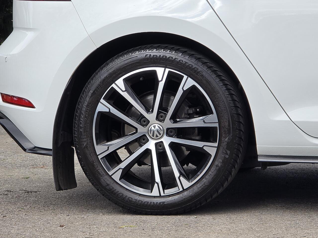 Volkswagen Golf - Image 17