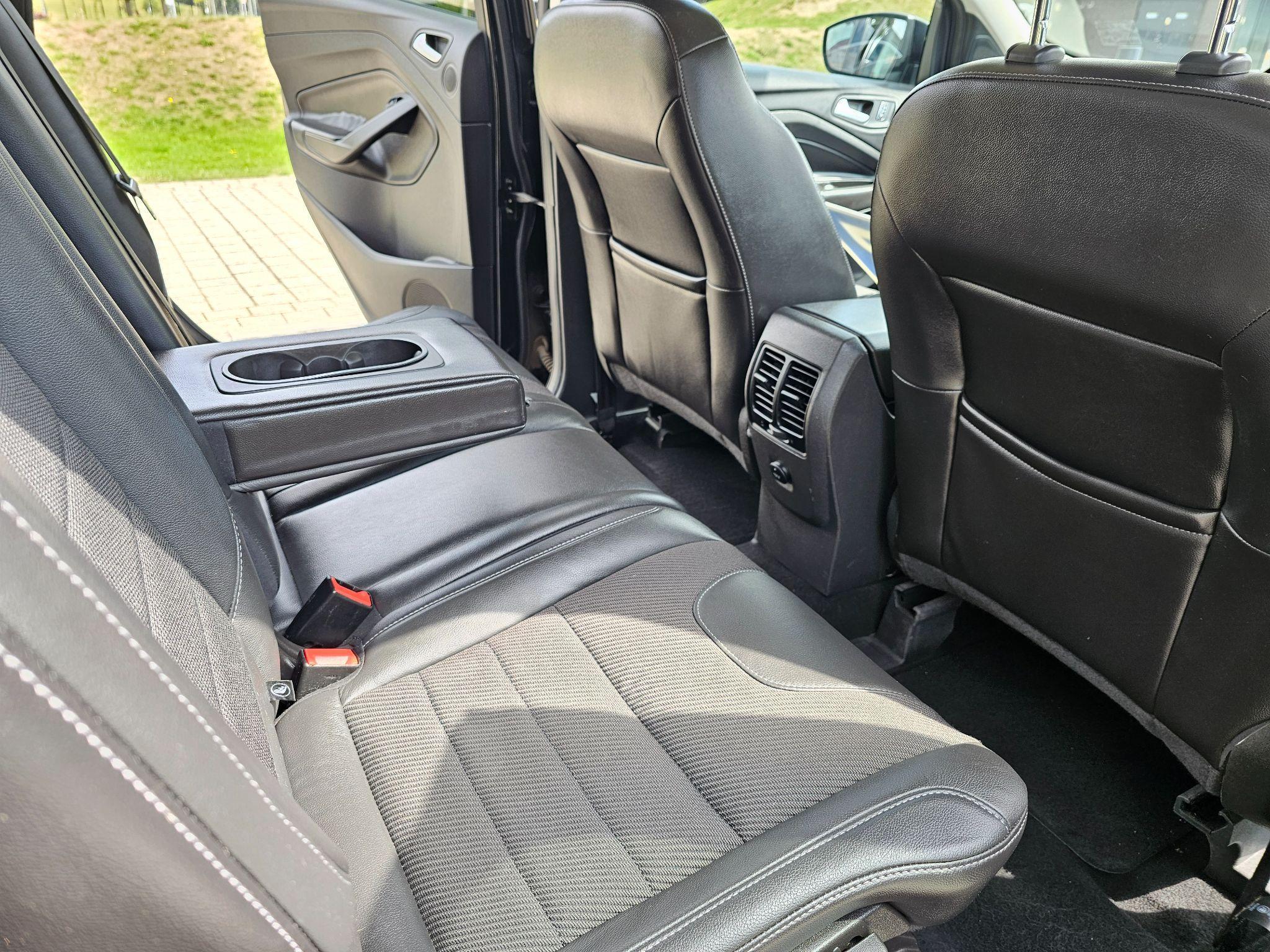 Ford Kuga - Image 17