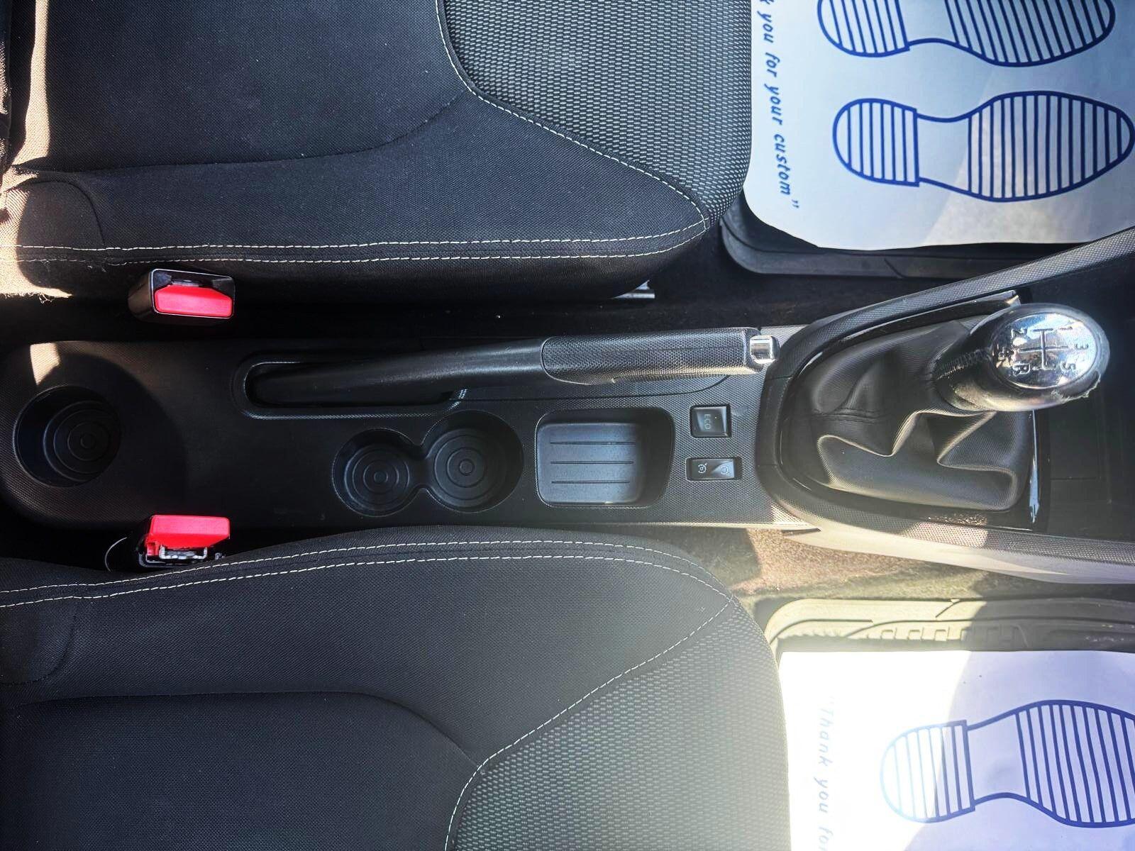 Renault Clio - Image 18