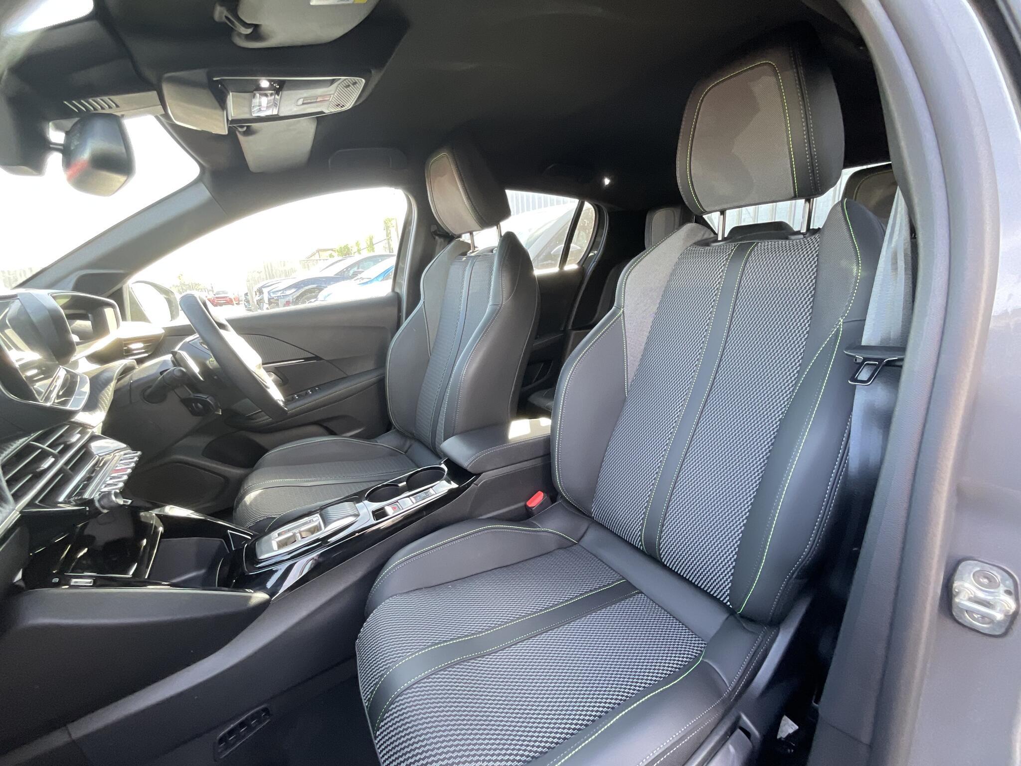 Peugeot 208 - Image 17