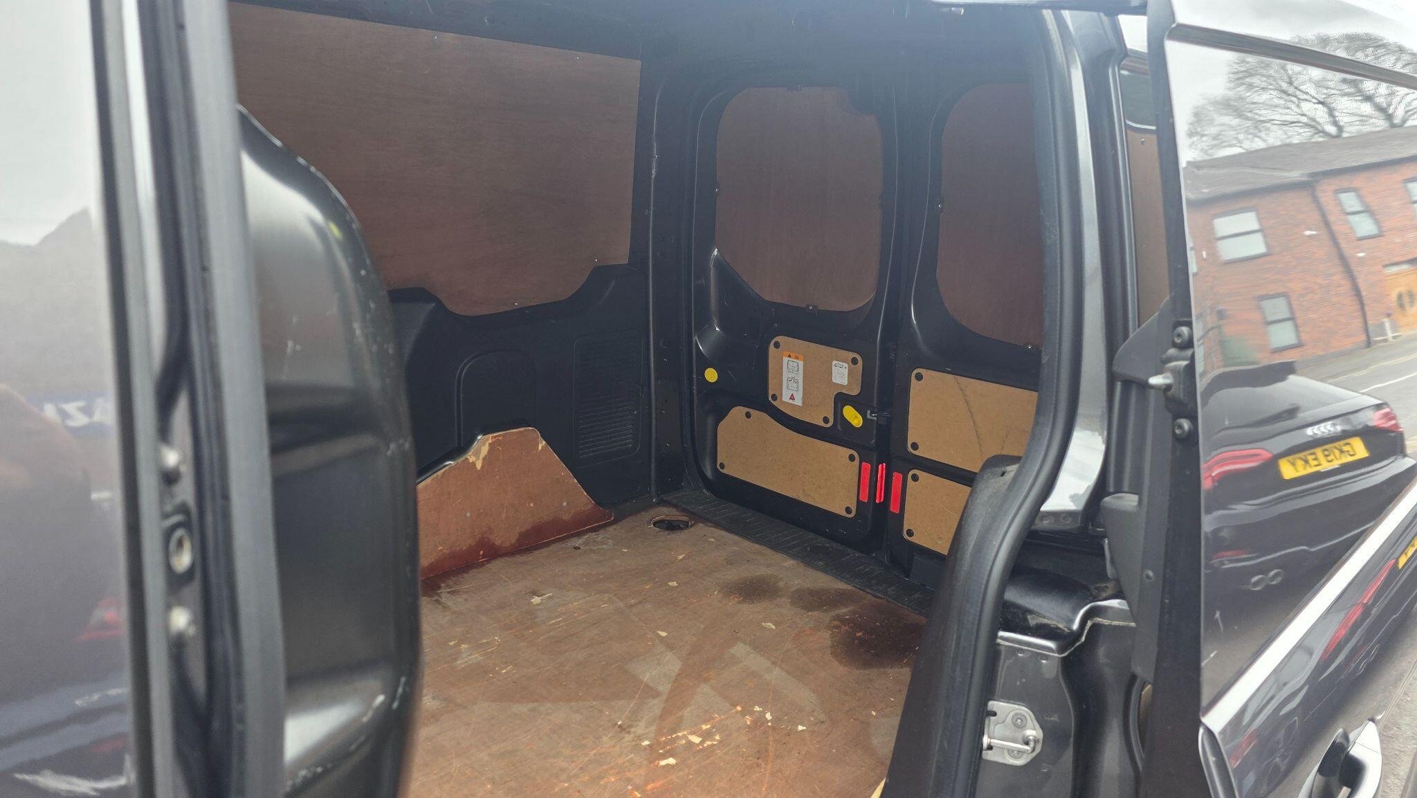 Ford Transit Connect - Image 17