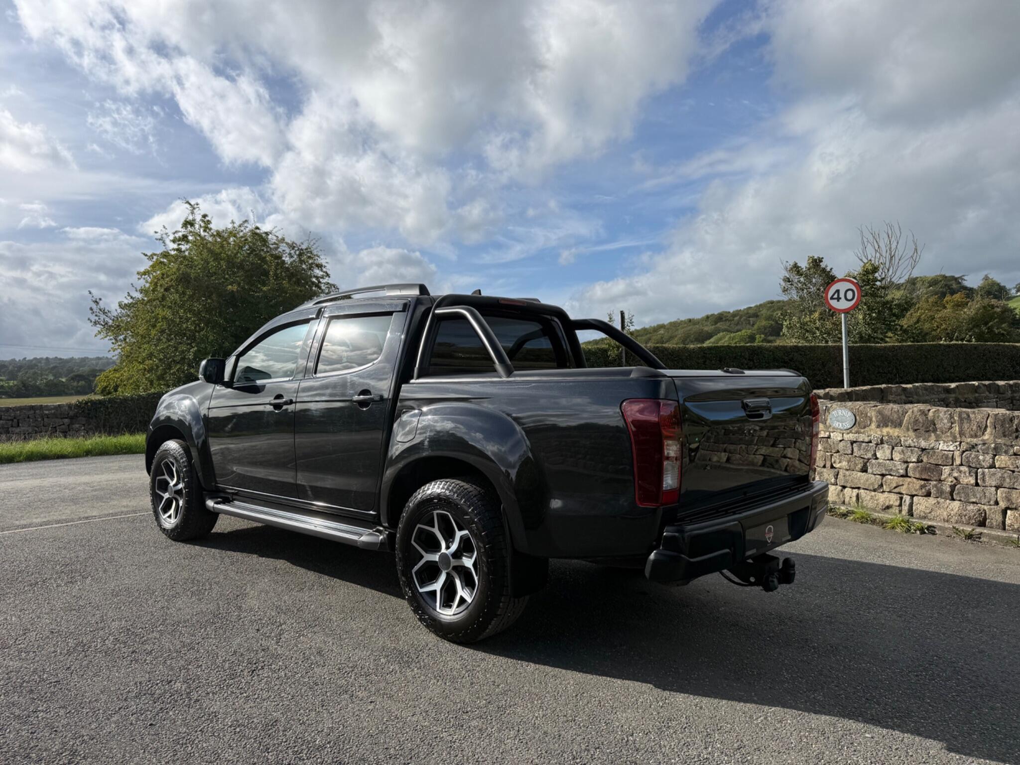 Isuzu D-MAX - Image 2
