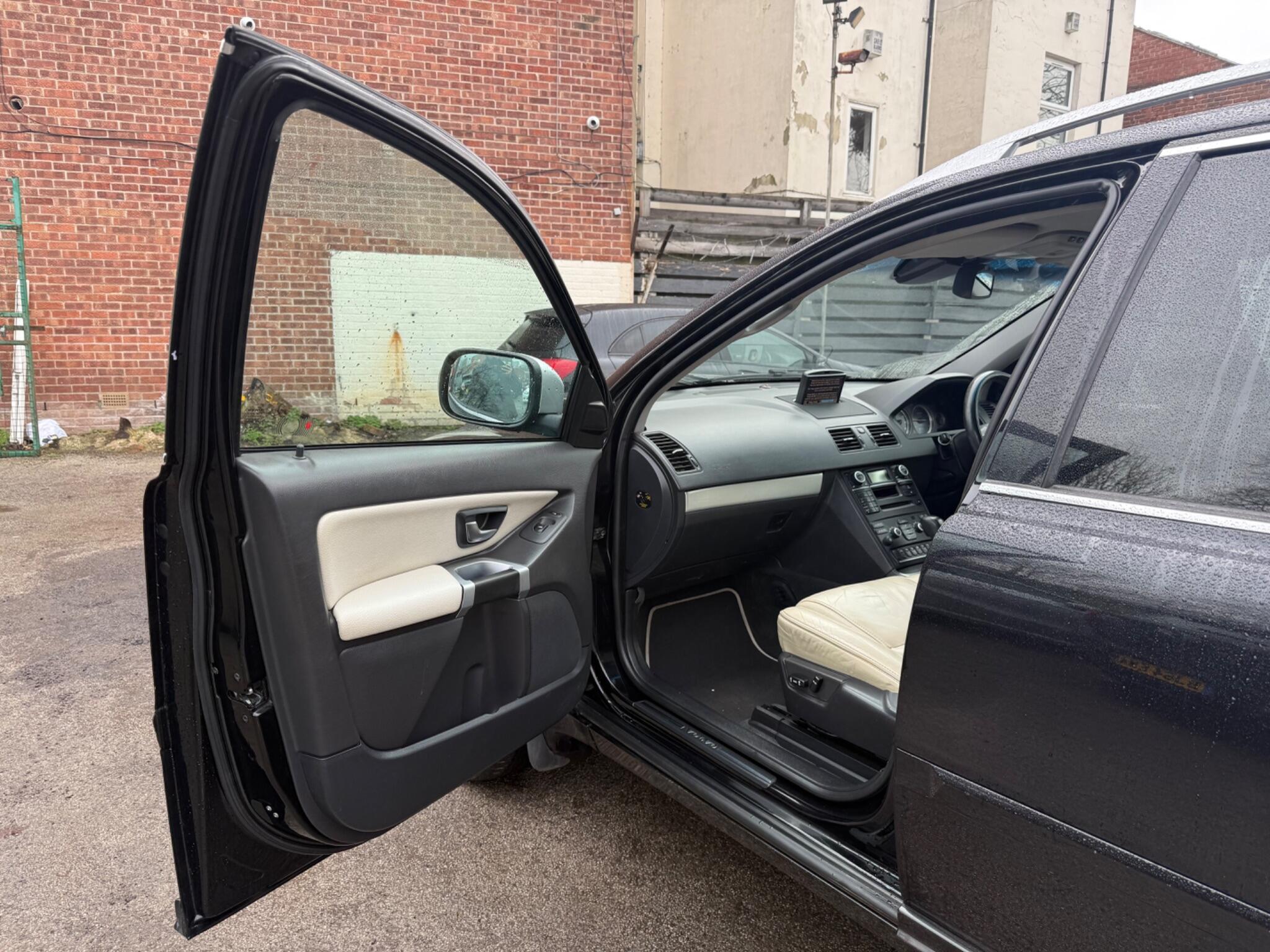 Volvo XC90 - Image 21