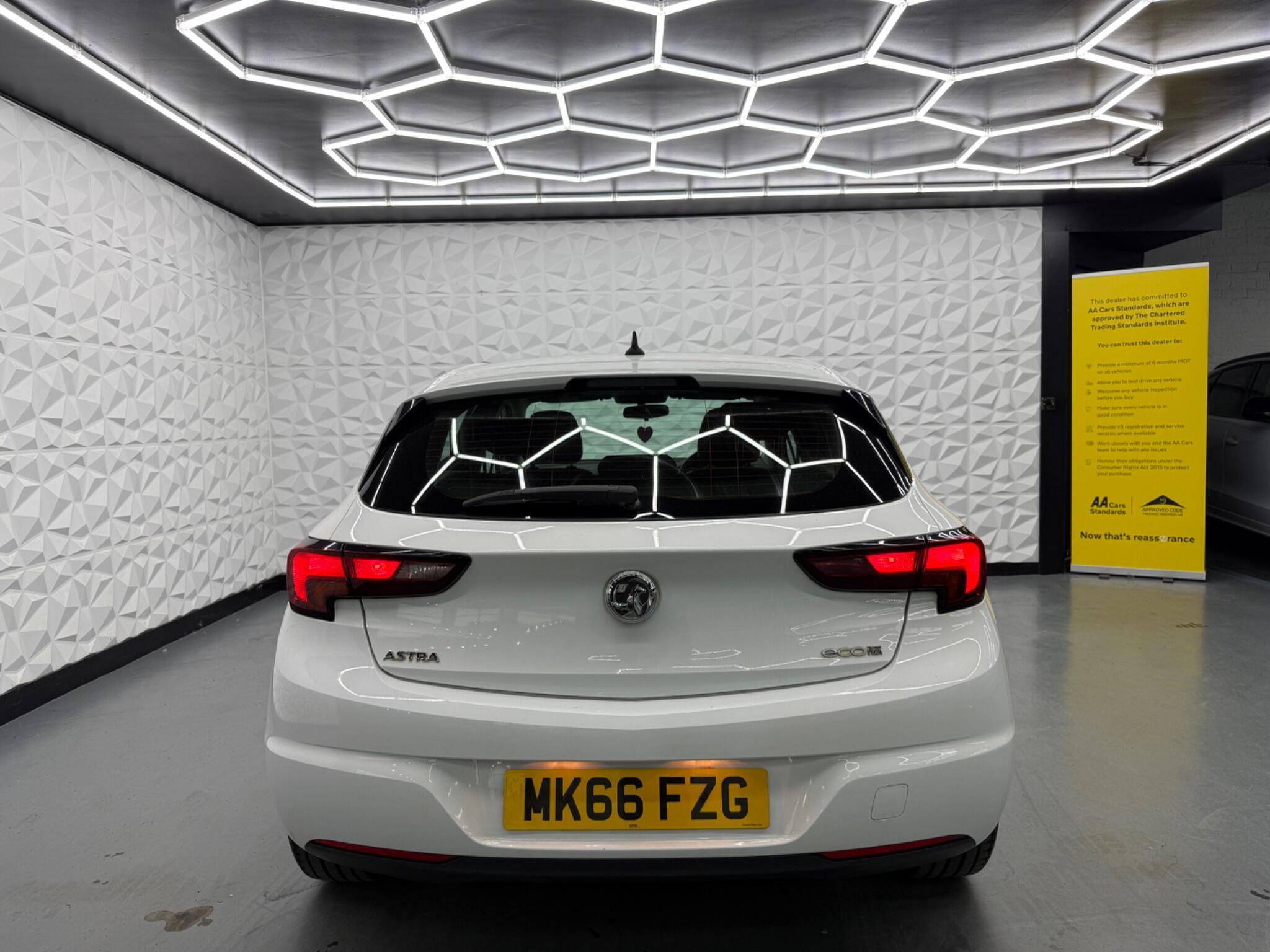 Vauxhall Astra - Image 11
