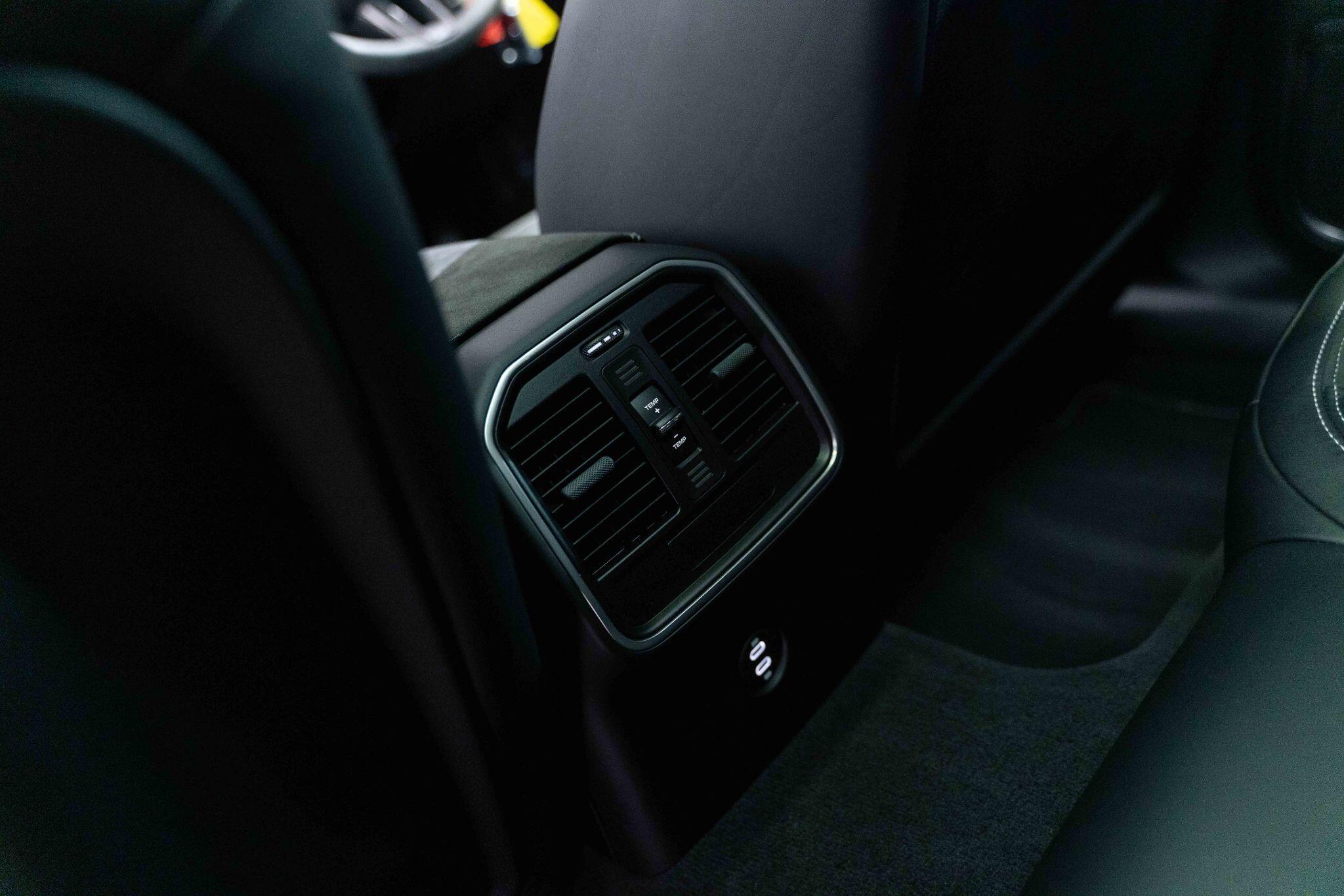 Porsche Macan - Image 25