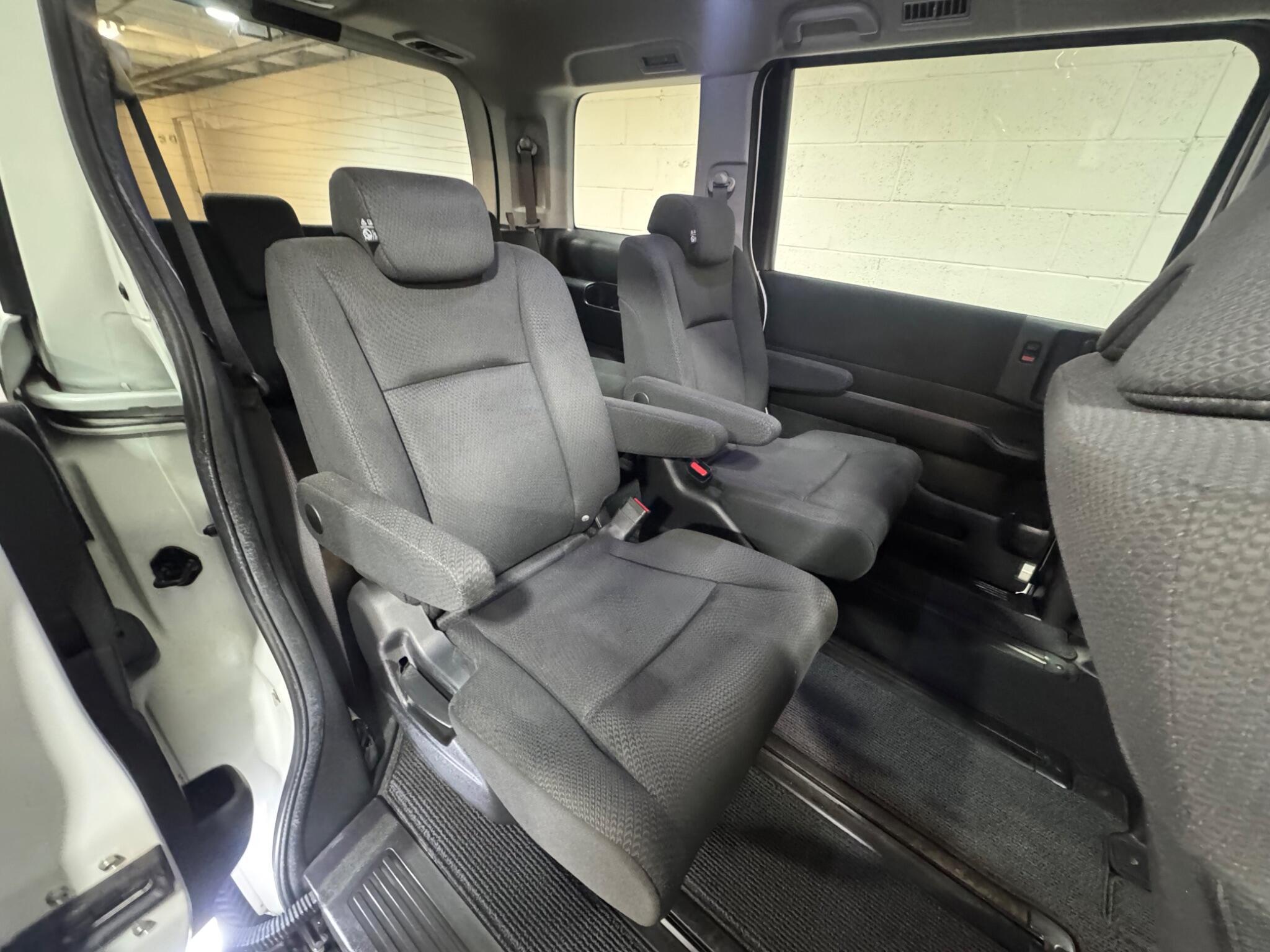 Honda Stepwagon - Image 12