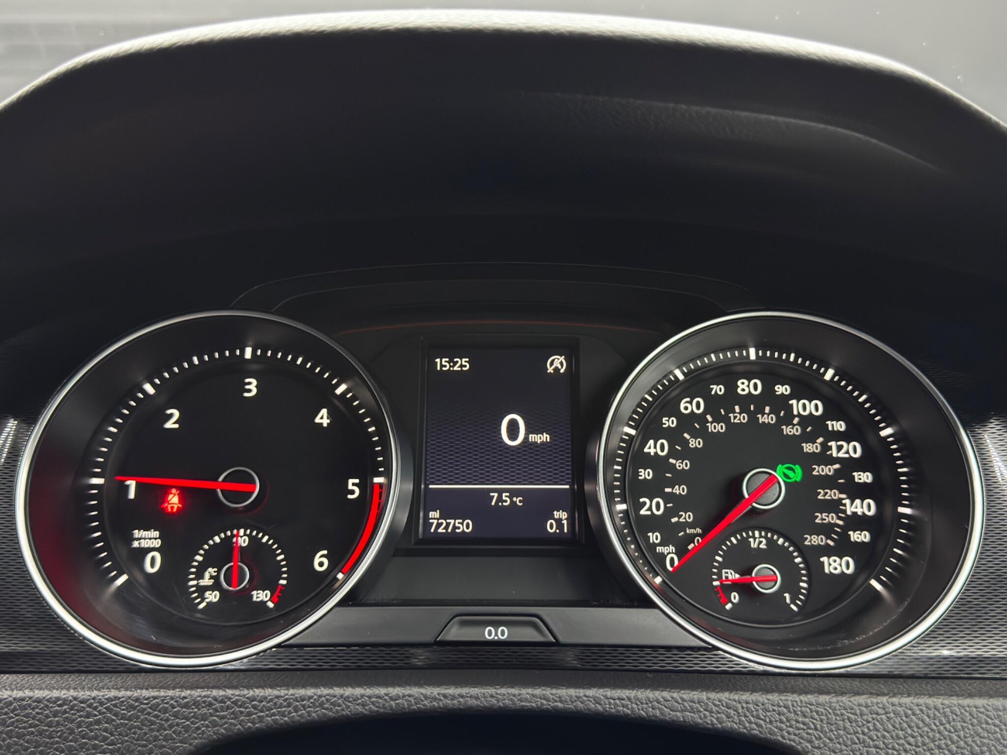 Volkswagen Golf - Image 22