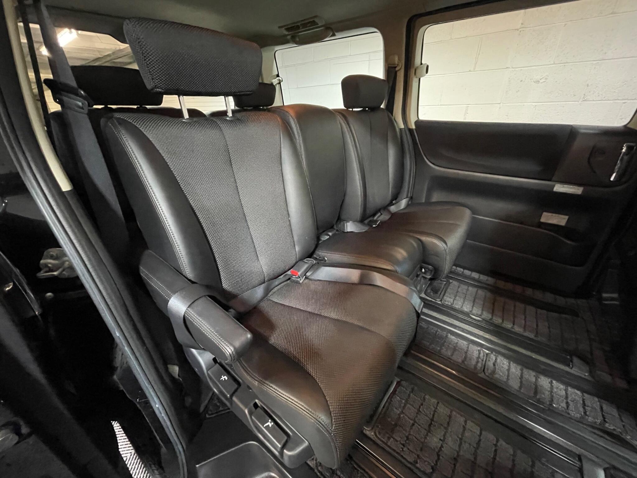 Nissan Elgrand - Image 11
