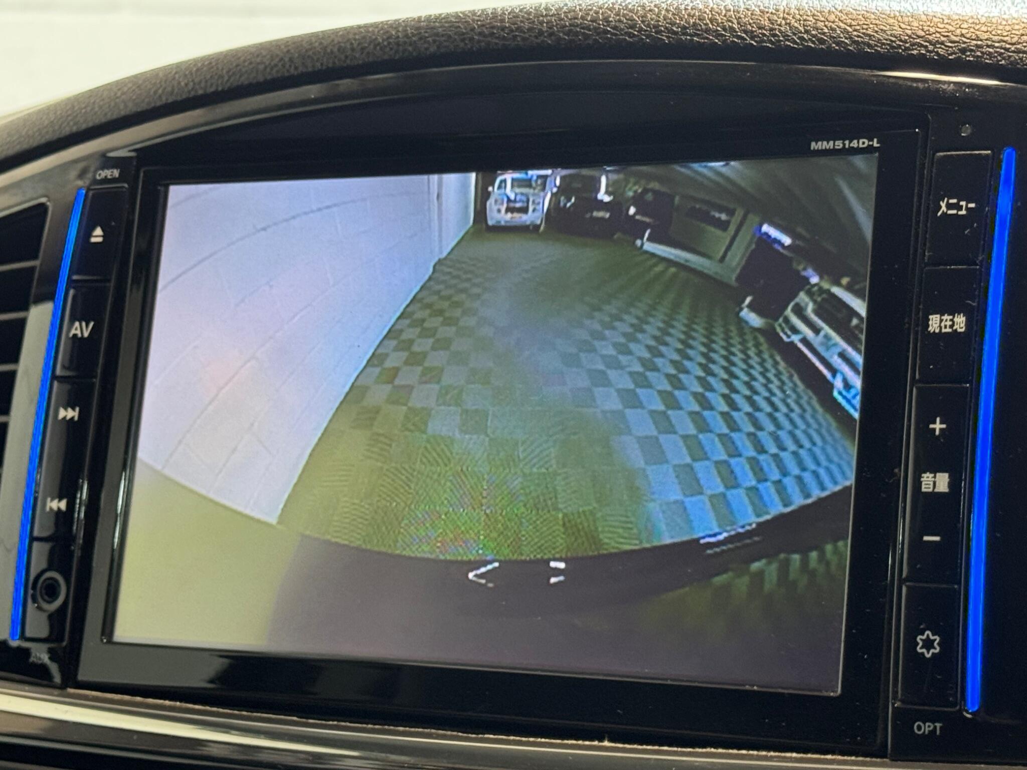 Nissan Elgrand - Image 14
