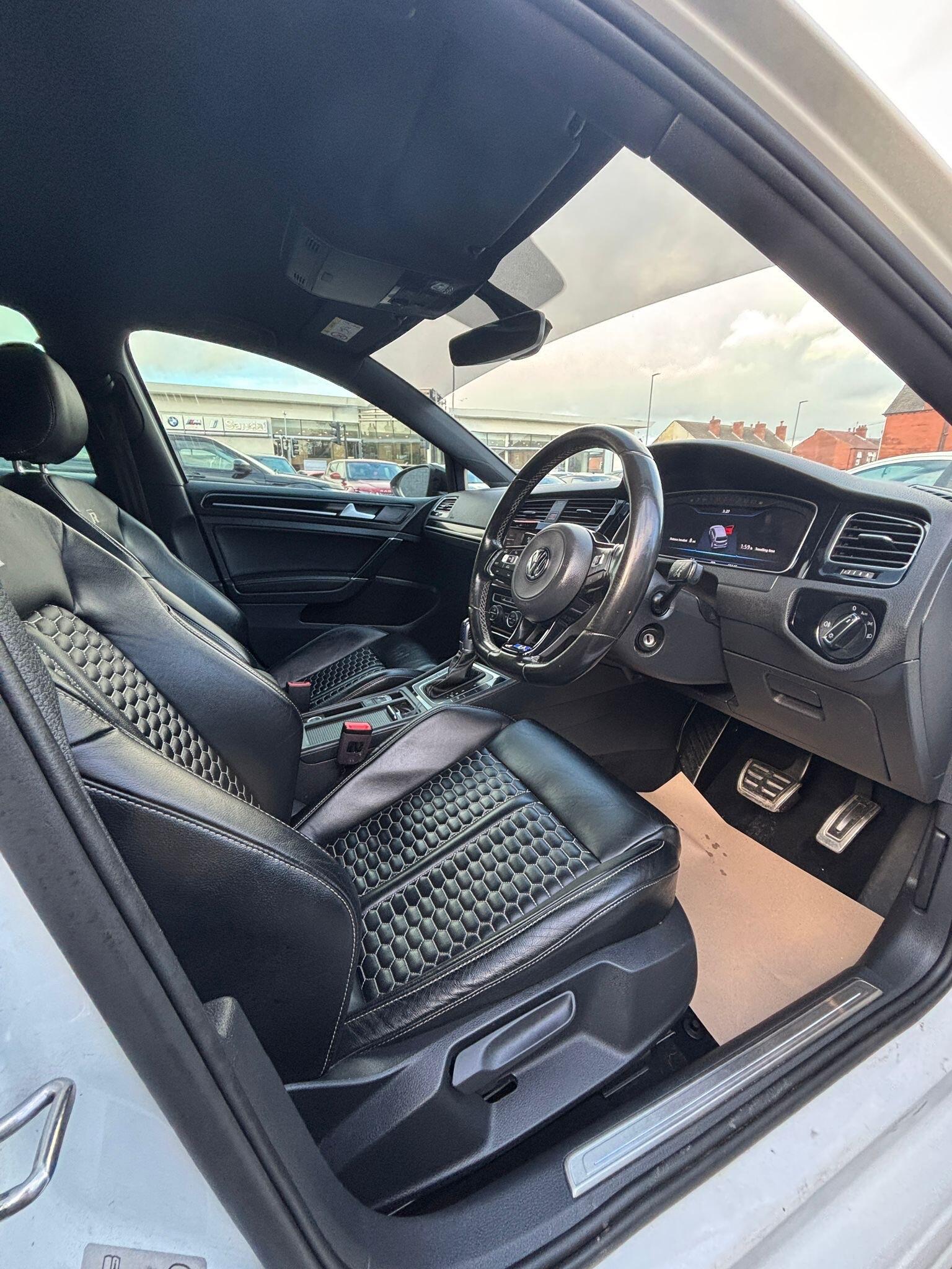 Volkswagen Golf - Image 27