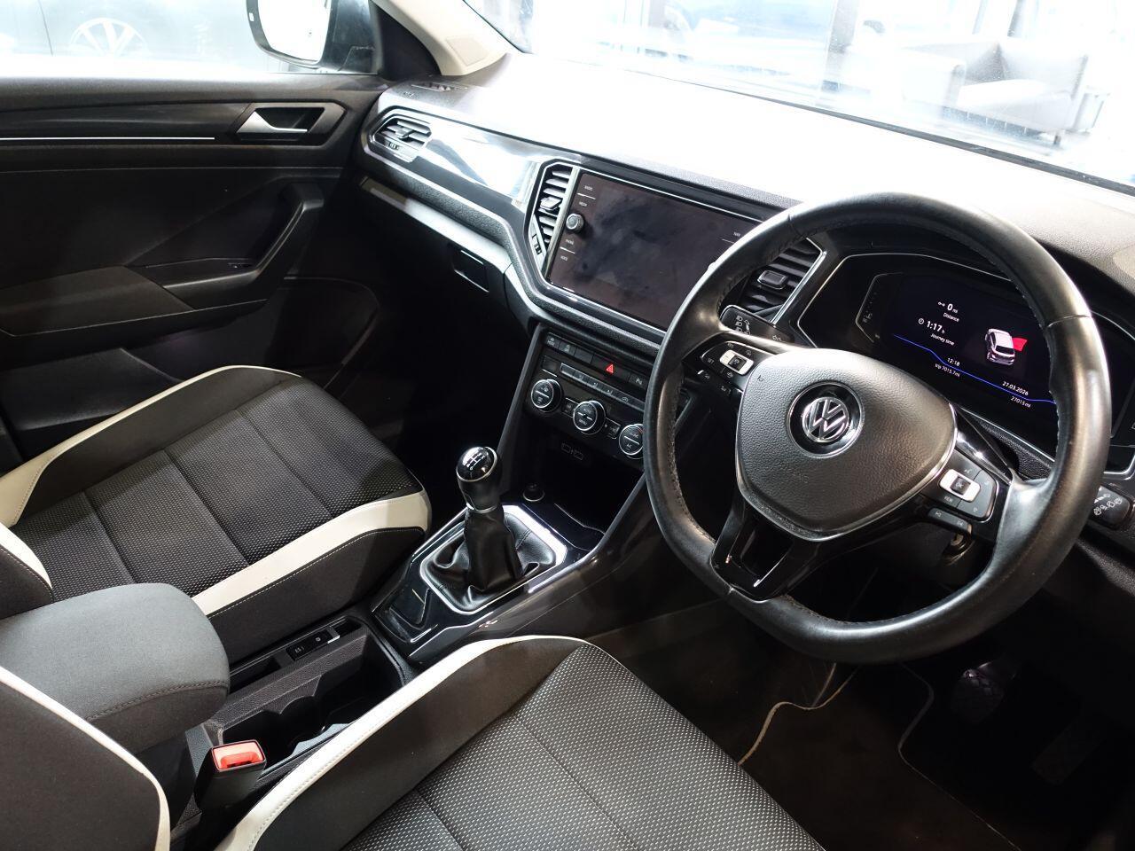 Volkswagen T-Roc - Image 2