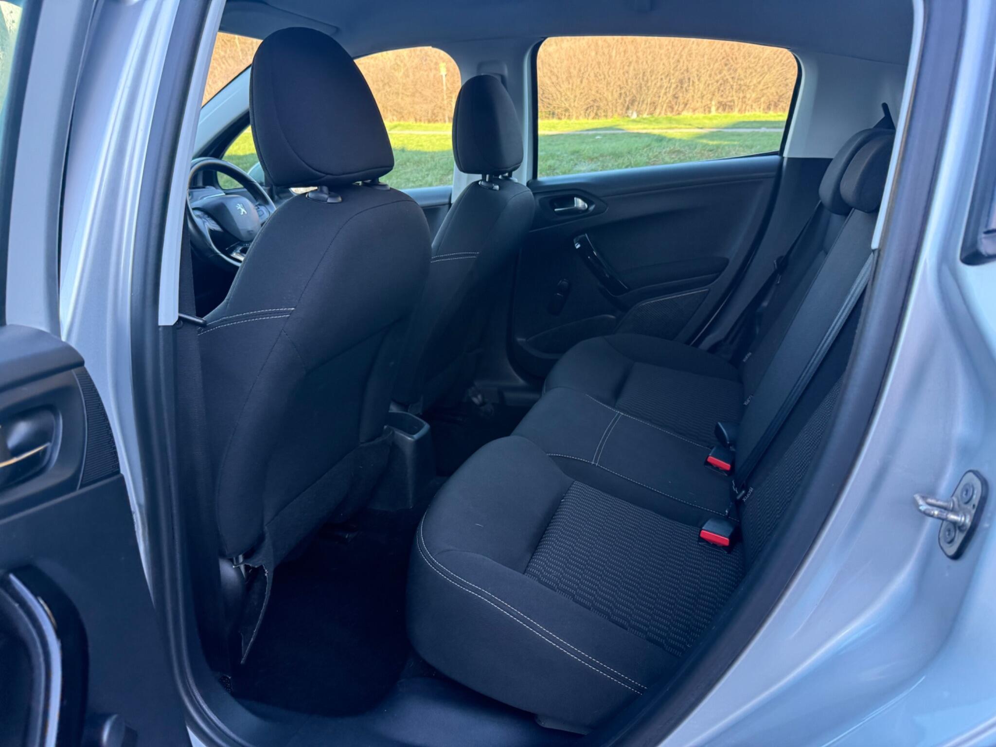 Peugeot 208 - Image 11