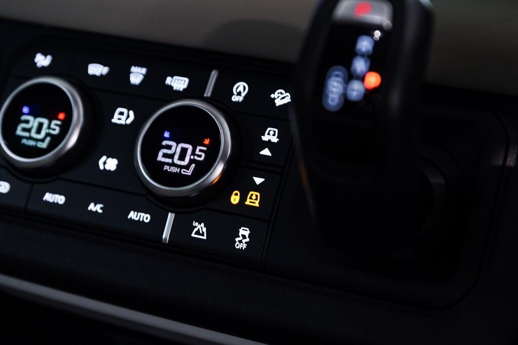 Land Rover Defender 110 - Image 13