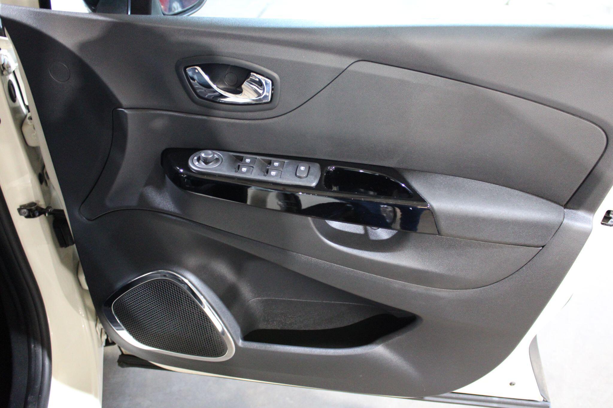 Renault Captur - Image 18
