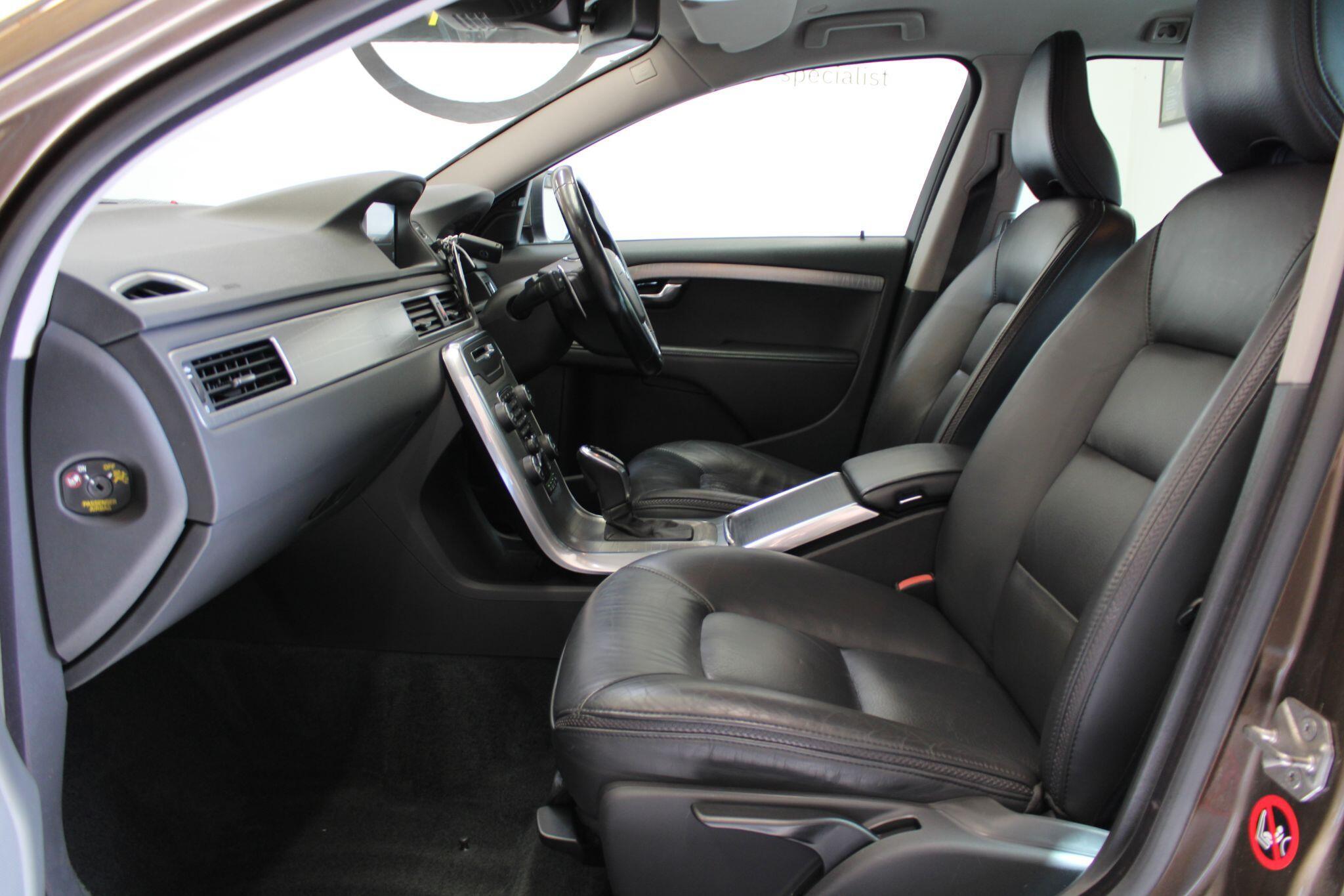 Volvo XC70 - Image 33
