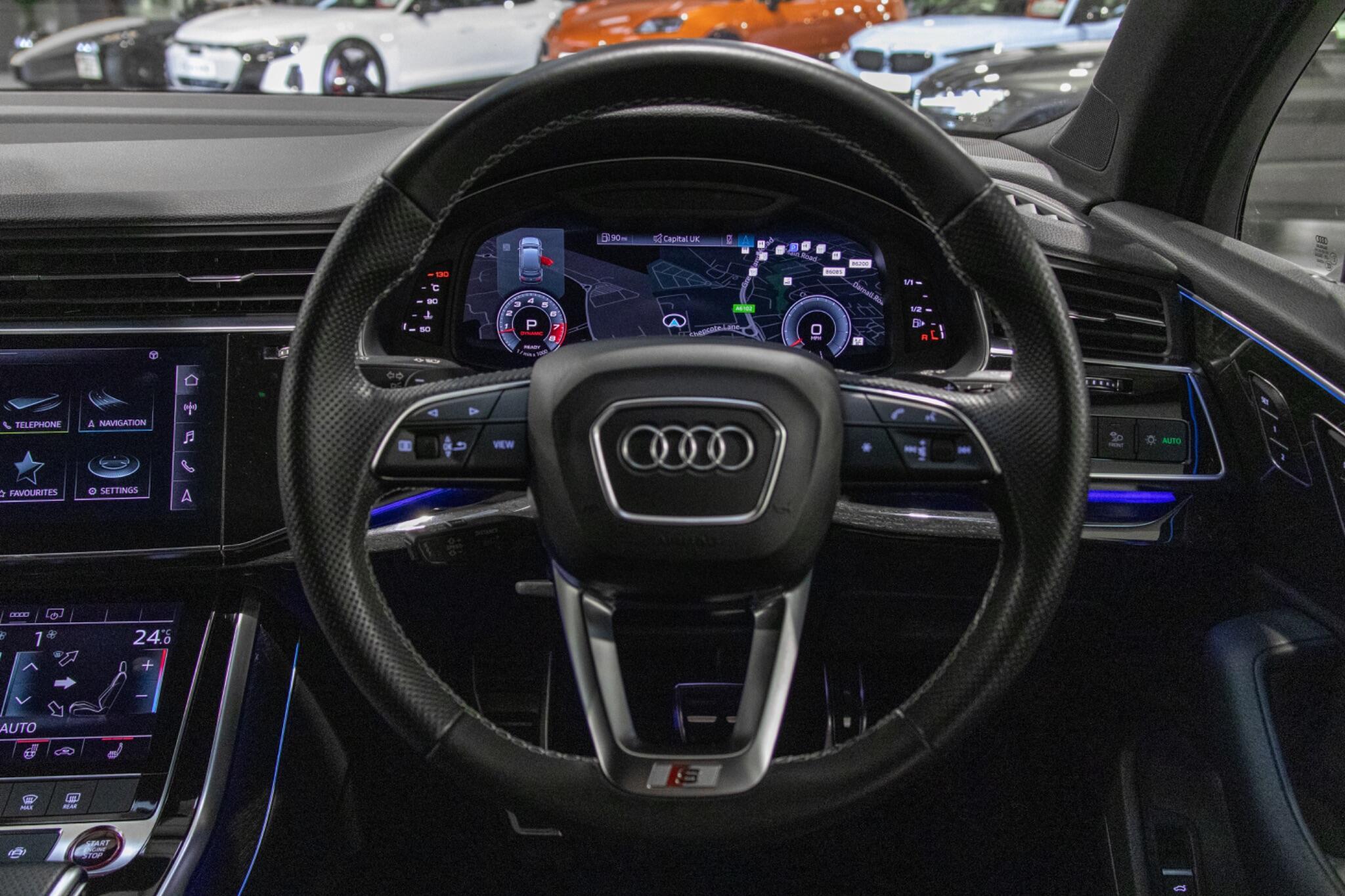 Audi SQ7 - Image 16