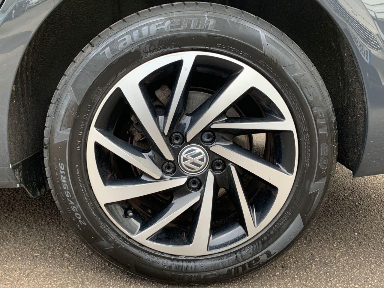 Volkswagen Golf - Image 26