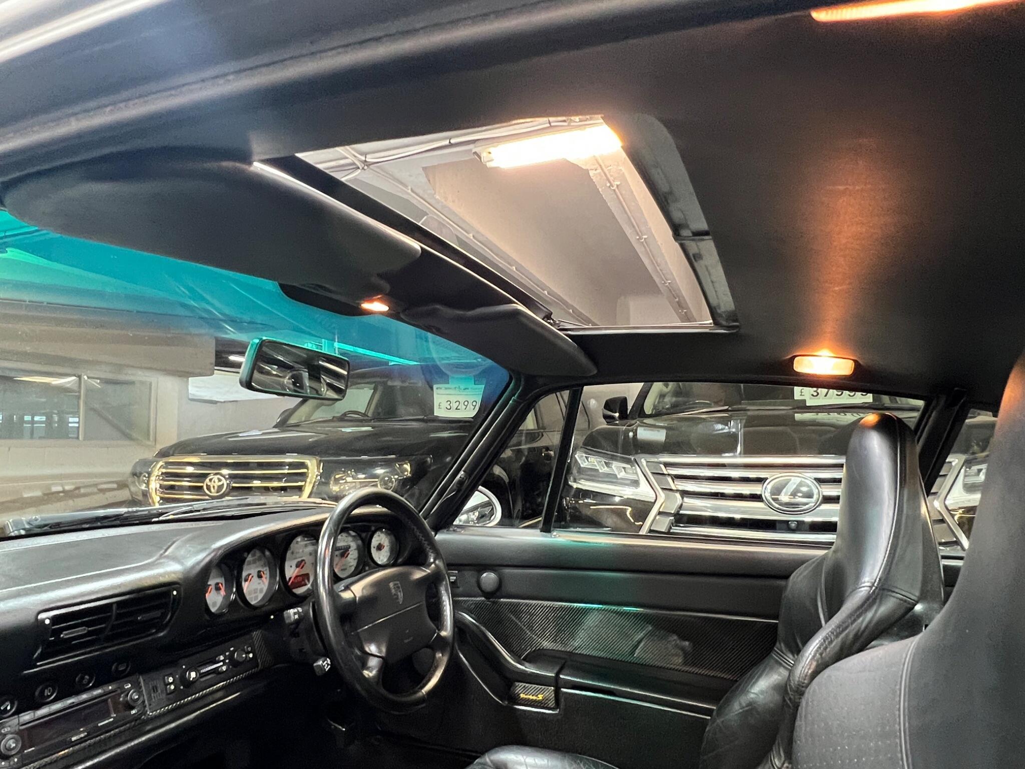 Porsche 911 - Image 16