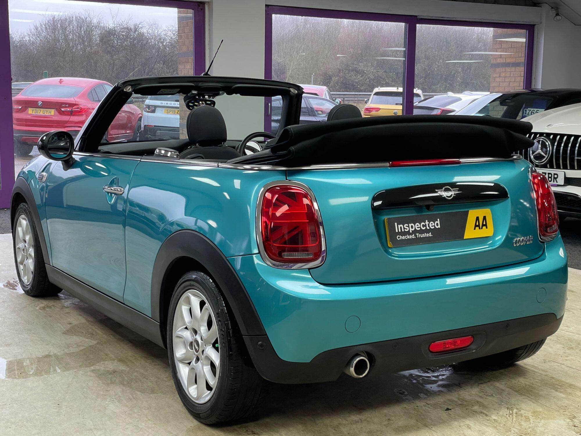 MINI Convertible - Image 12