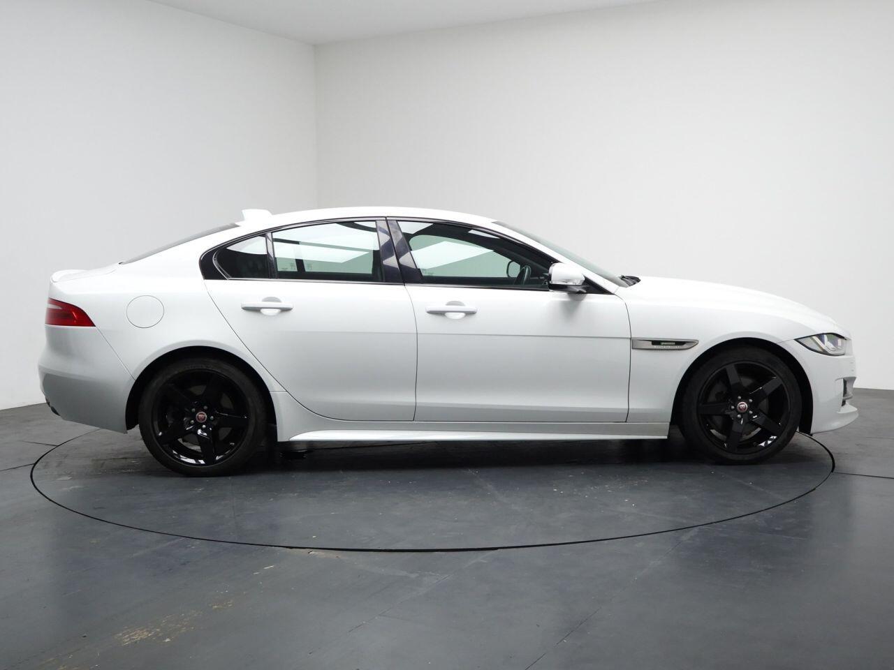 Jaguar XE - Image 15