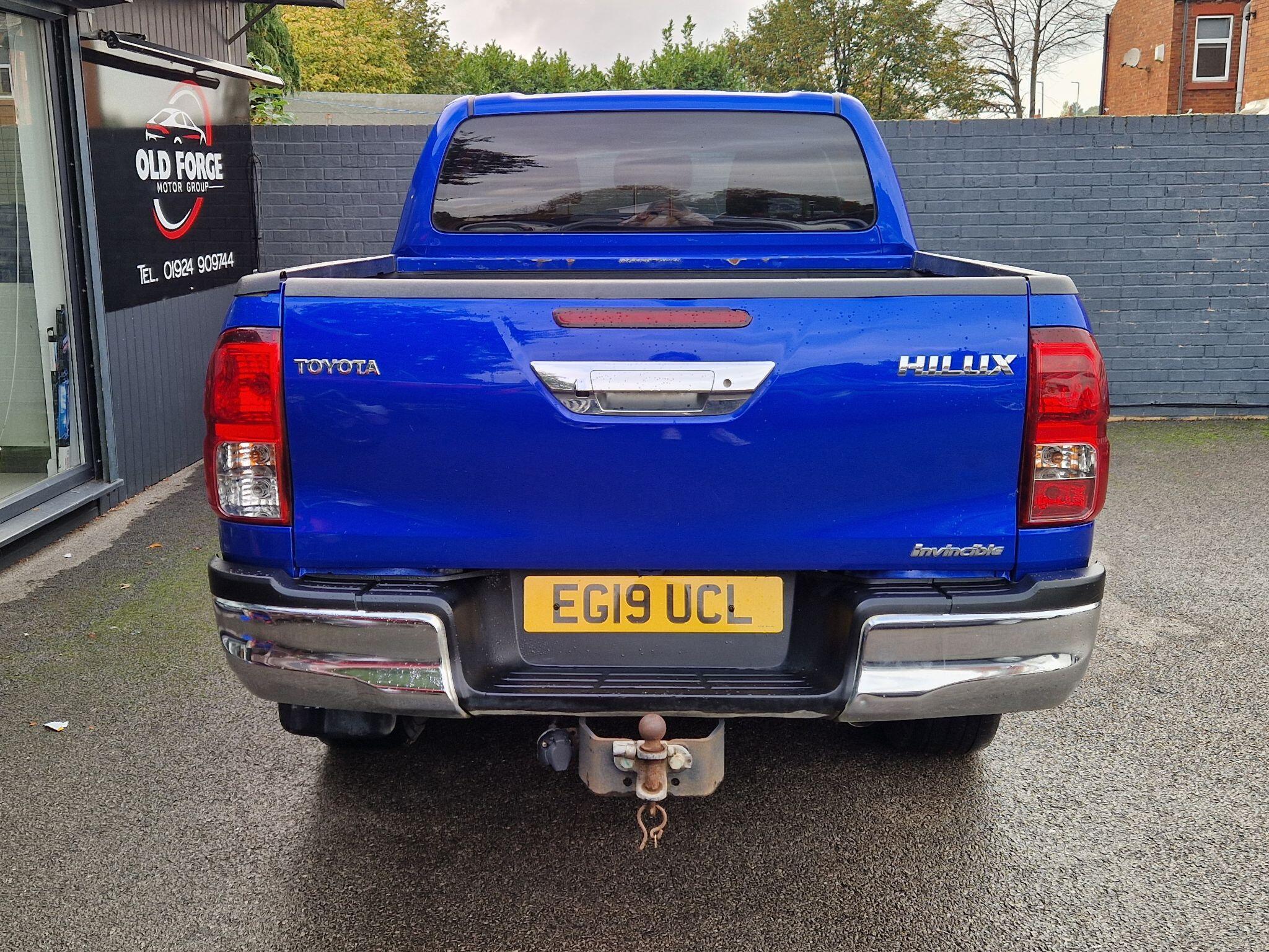 Toyota Hilux - Image 9