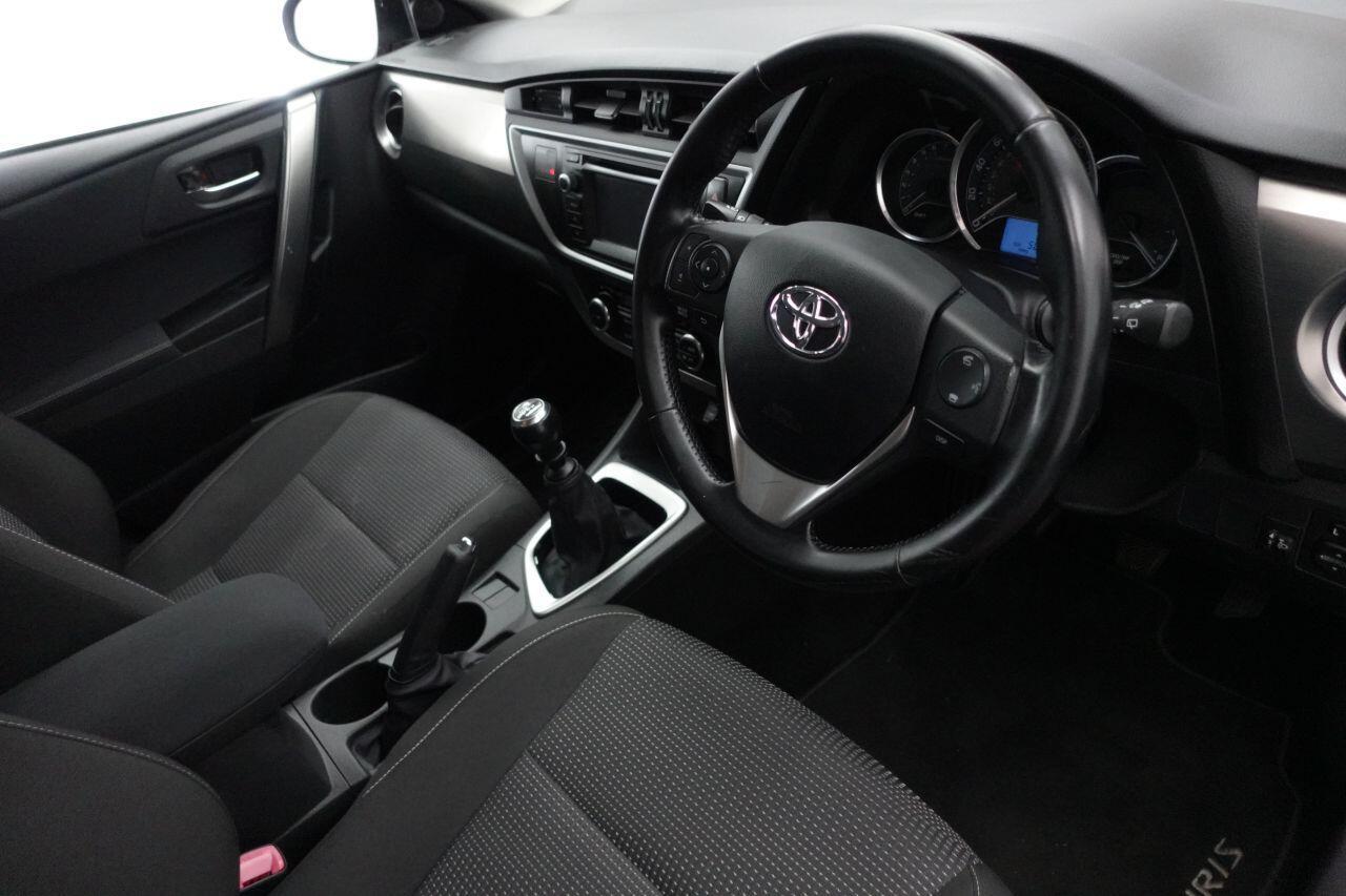 Toyota Auris - Image 8
