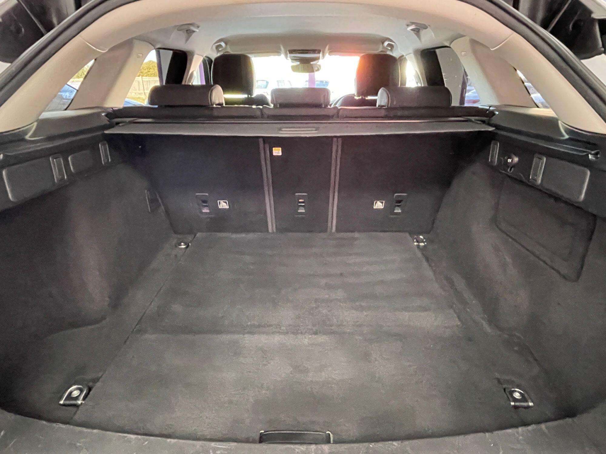 Land Rover Range Rover Velar - Image 17