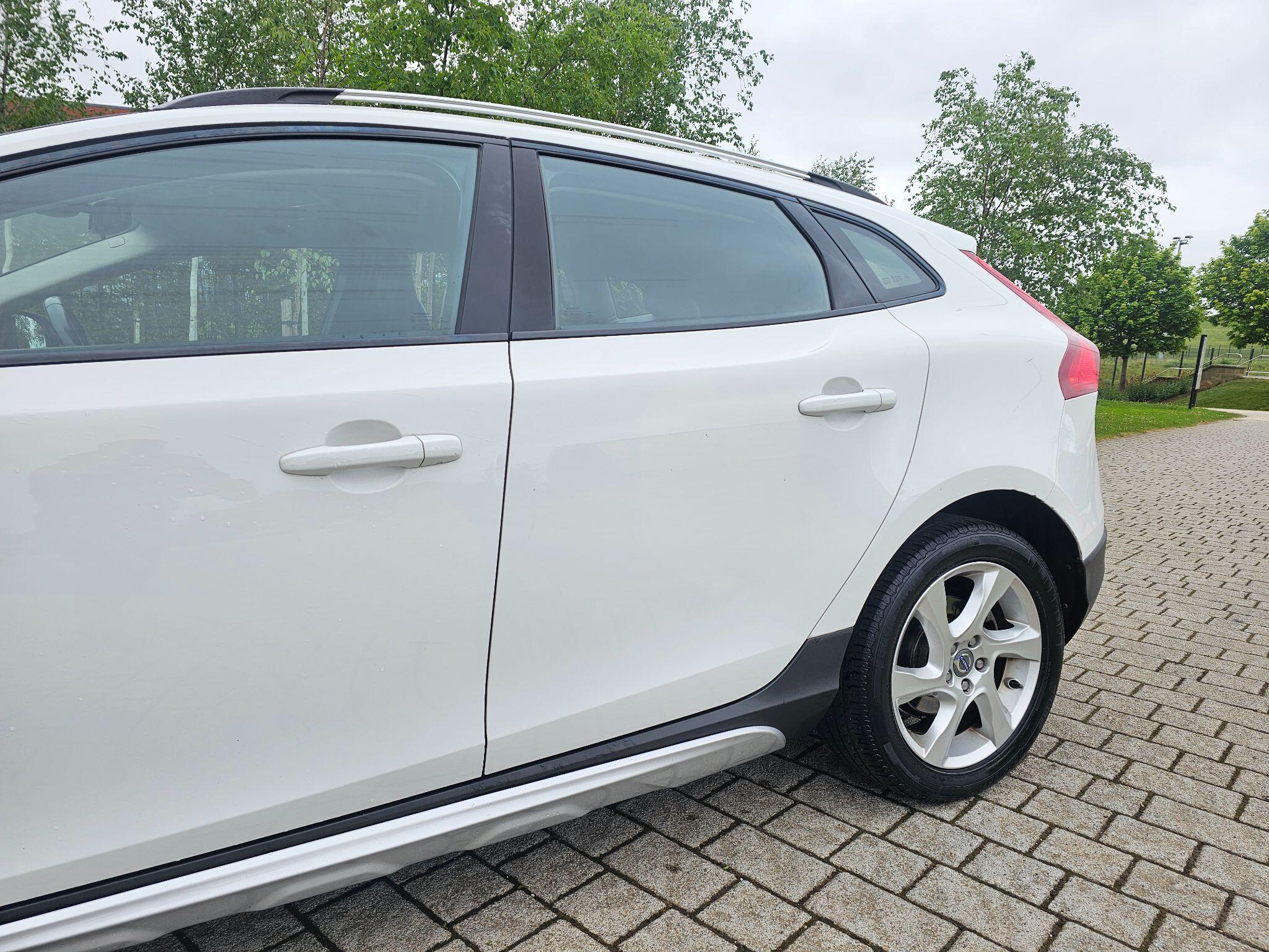 Volvo V40 CROSS COUNTRY - Image 23