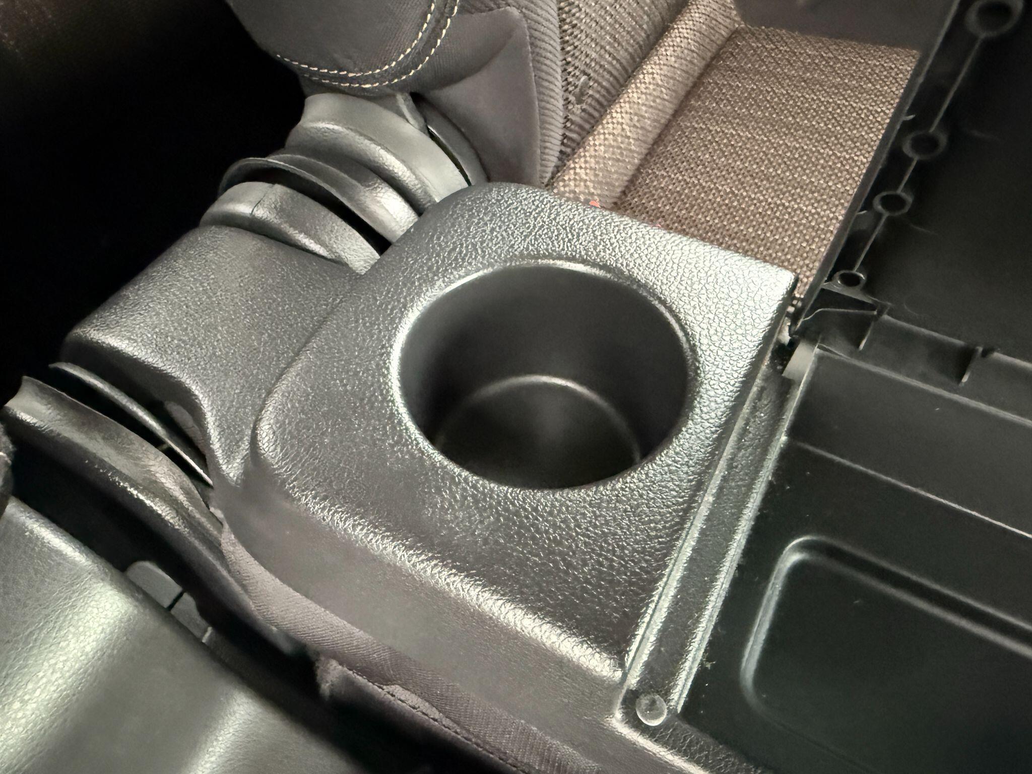 Nissan Serena - Image 32