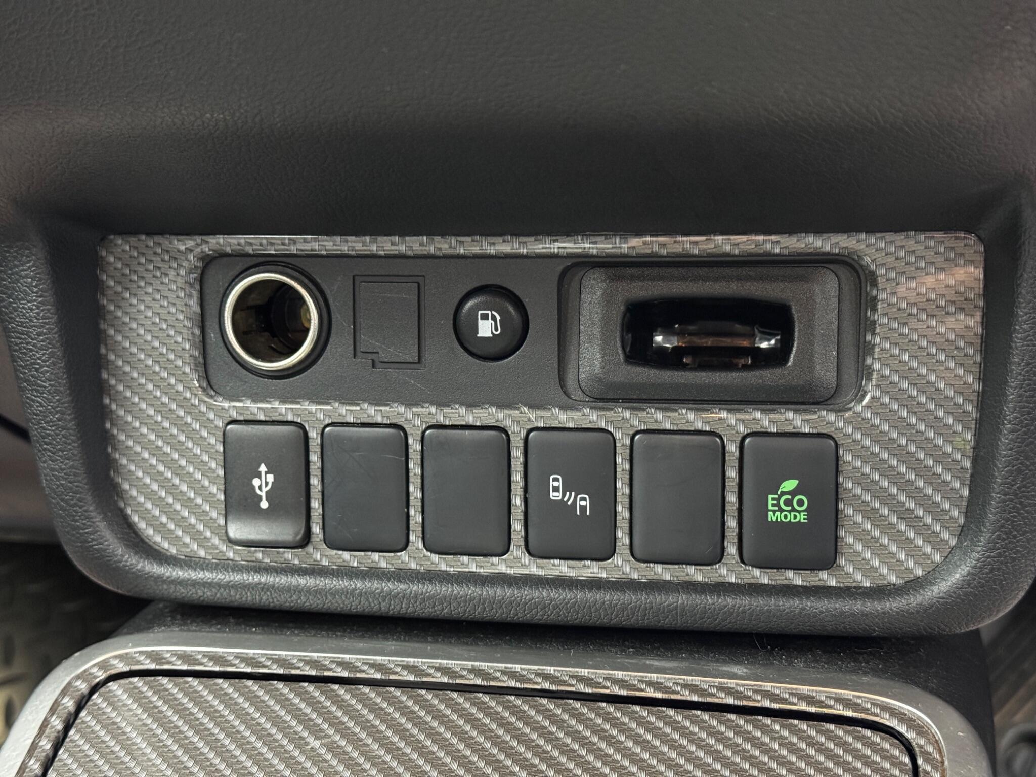 Mitsubishi Outlander - Image 29