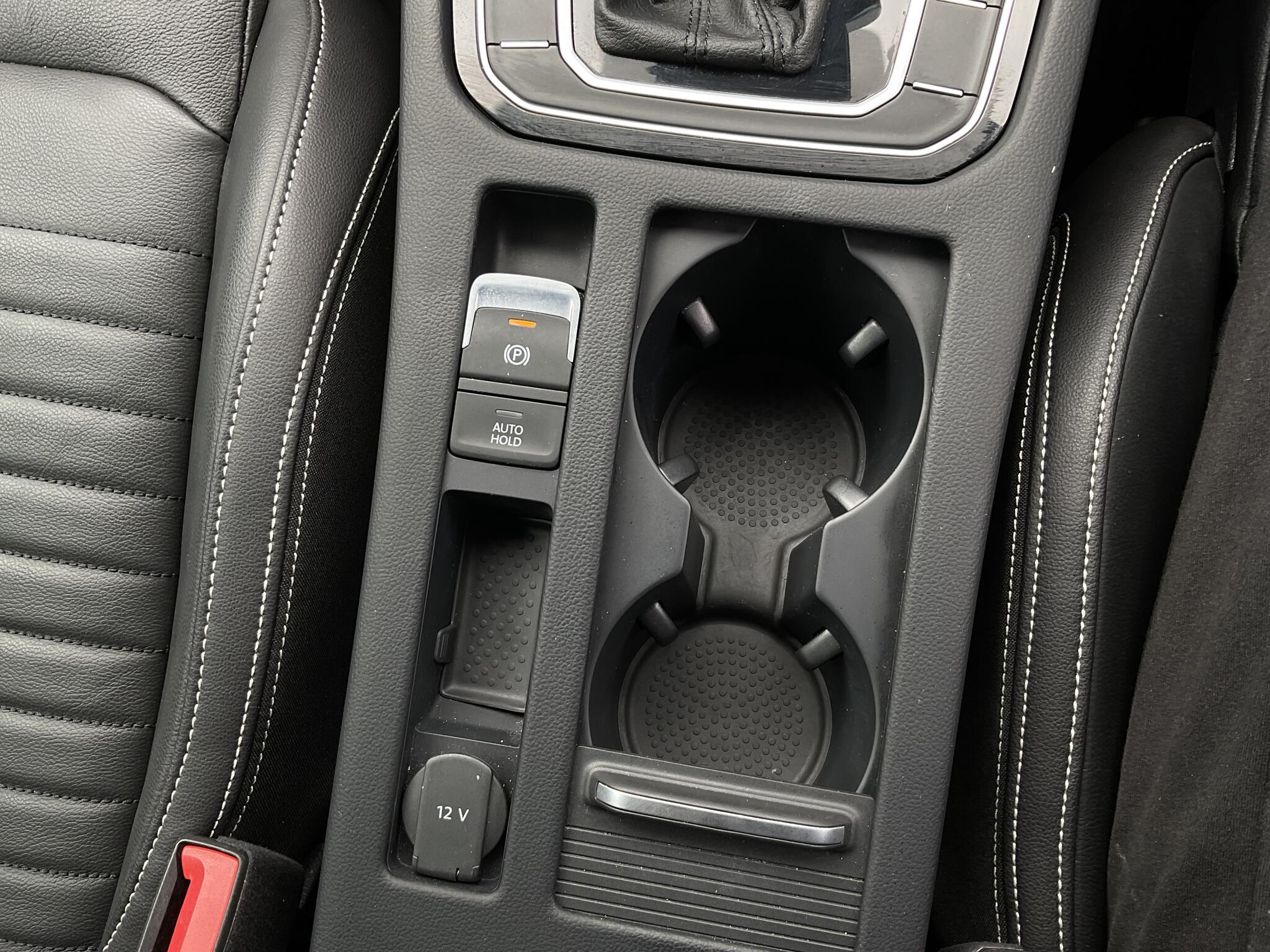 Volkswagen Passat - Image 11