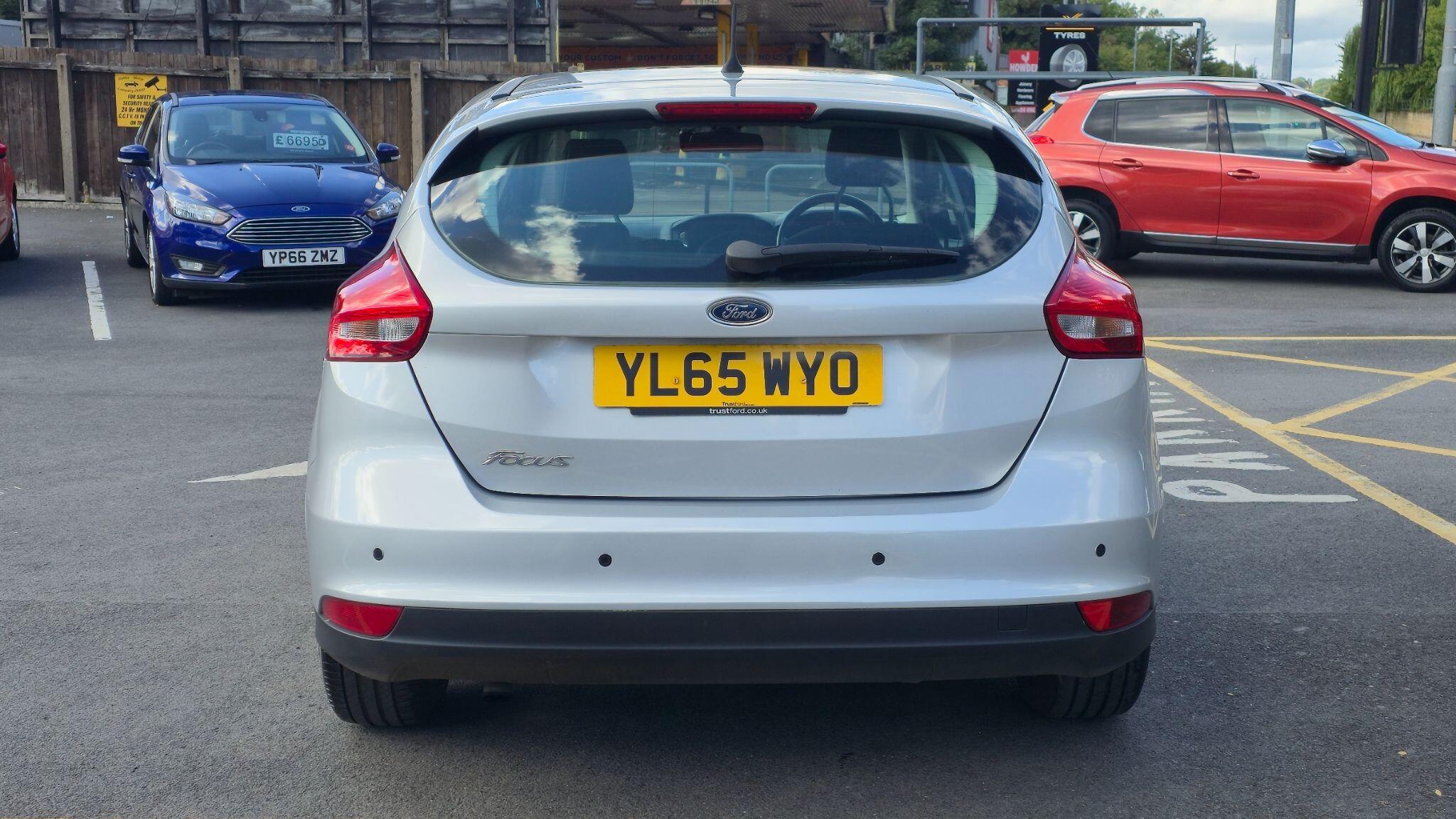 Ford Focus - Image 11