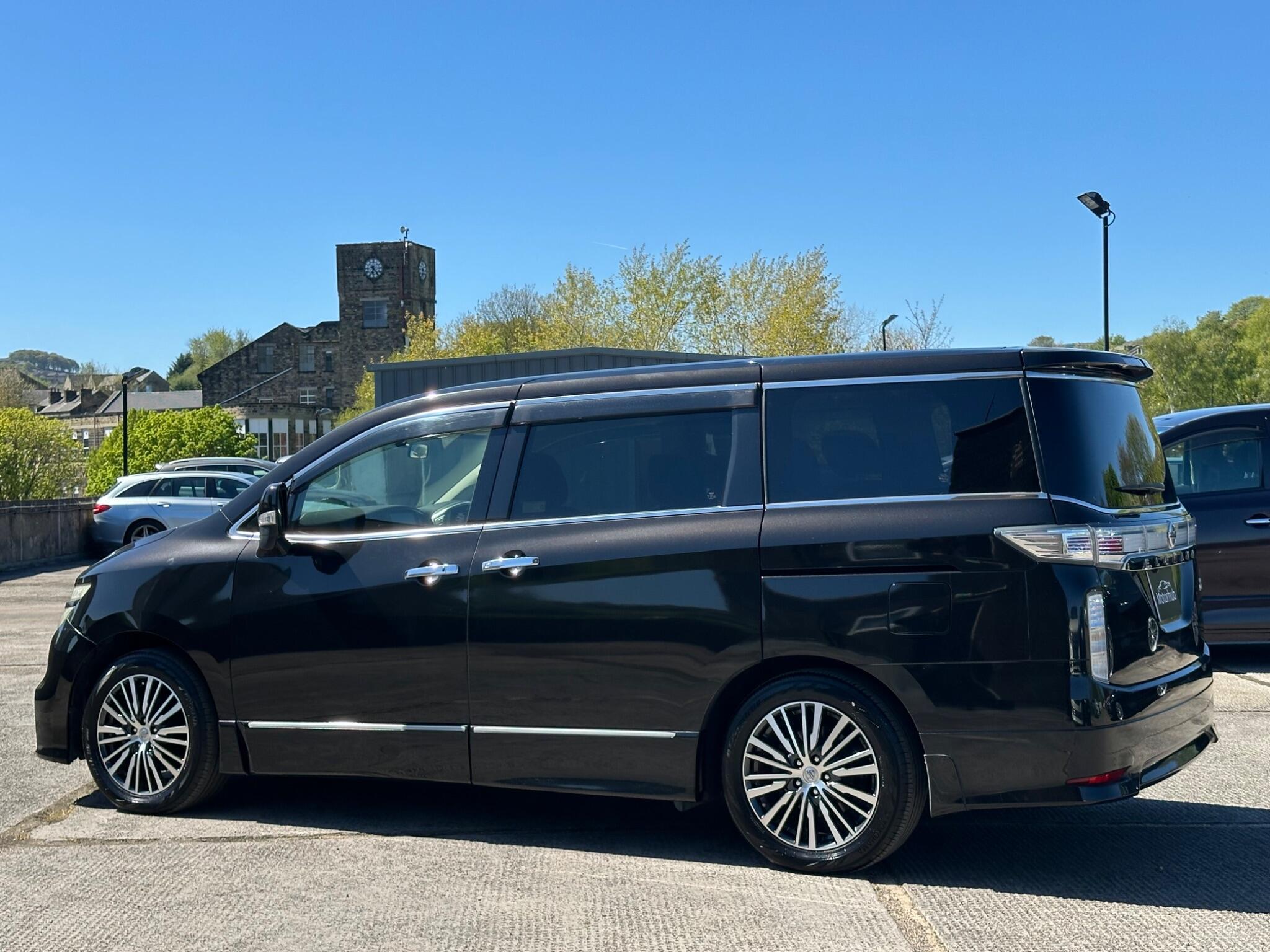 Nissan Elgrand - Image 6